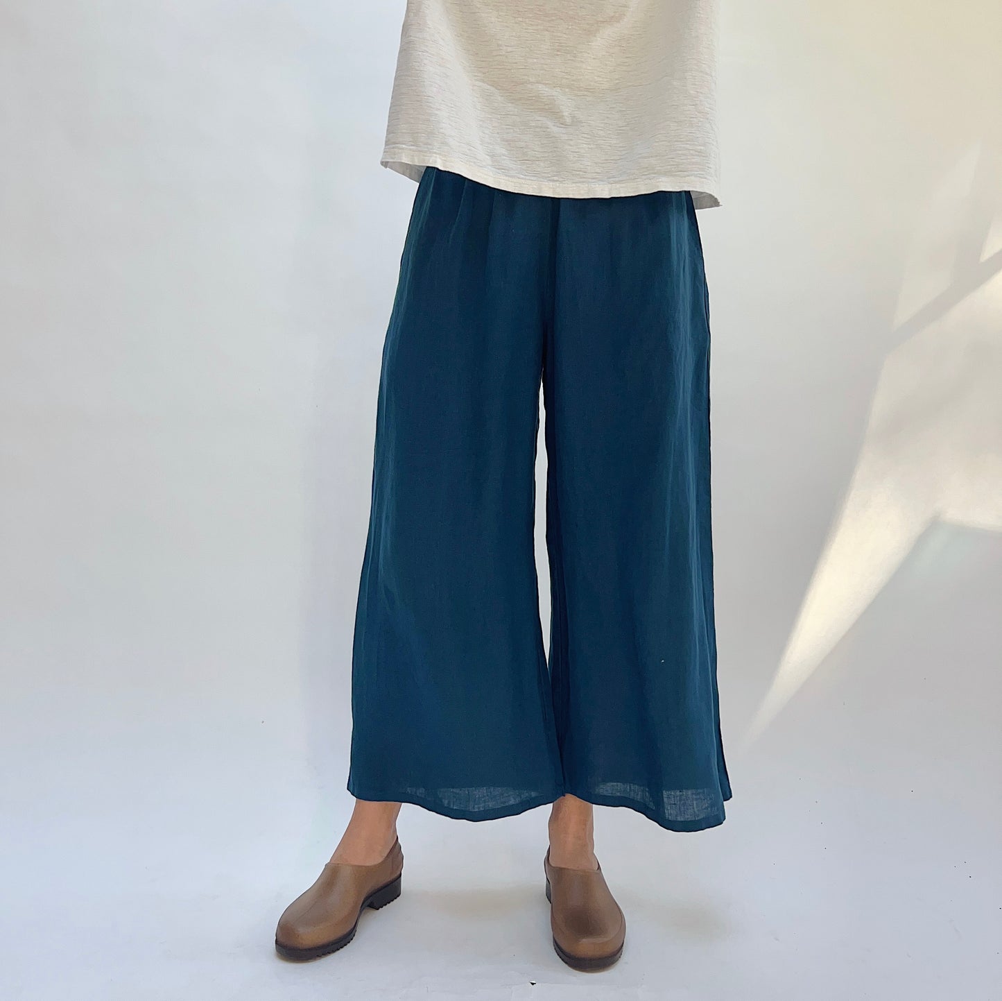 Hanky Linen Full Crop Pant in Naval
