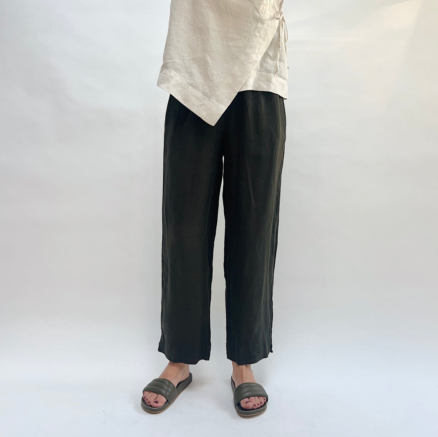 Linen Anka Pant in Peppercorn