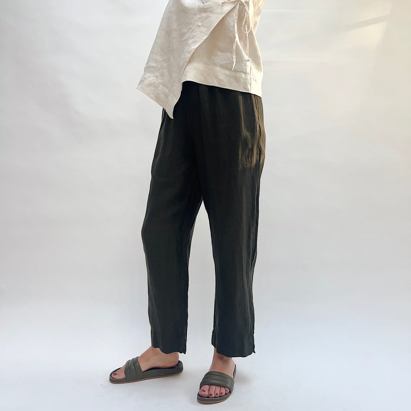 Linen Anka Pant in Peppercorn
