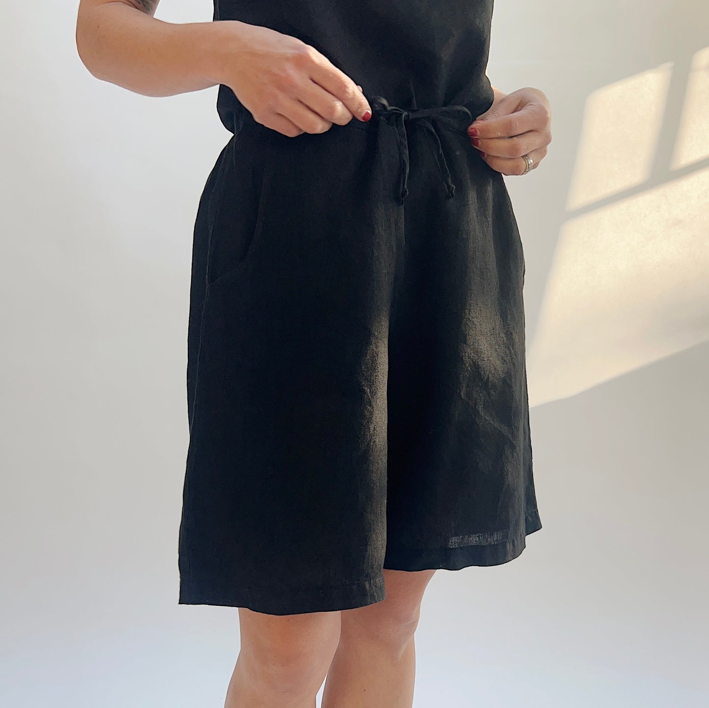 Linen Sasha Short in Black