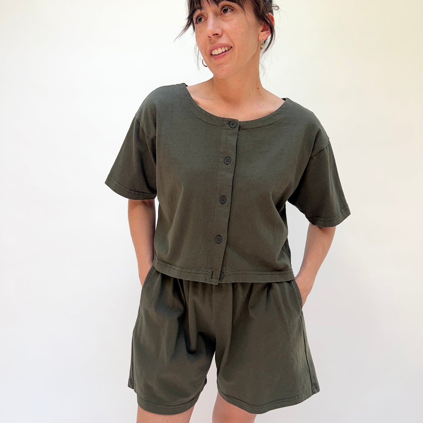 Cropped Button Tee in Peppercorn