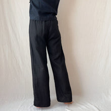 Load image into Gallery viewer, Cut Loose | Hanky Linen Full Crop Pant in Black
