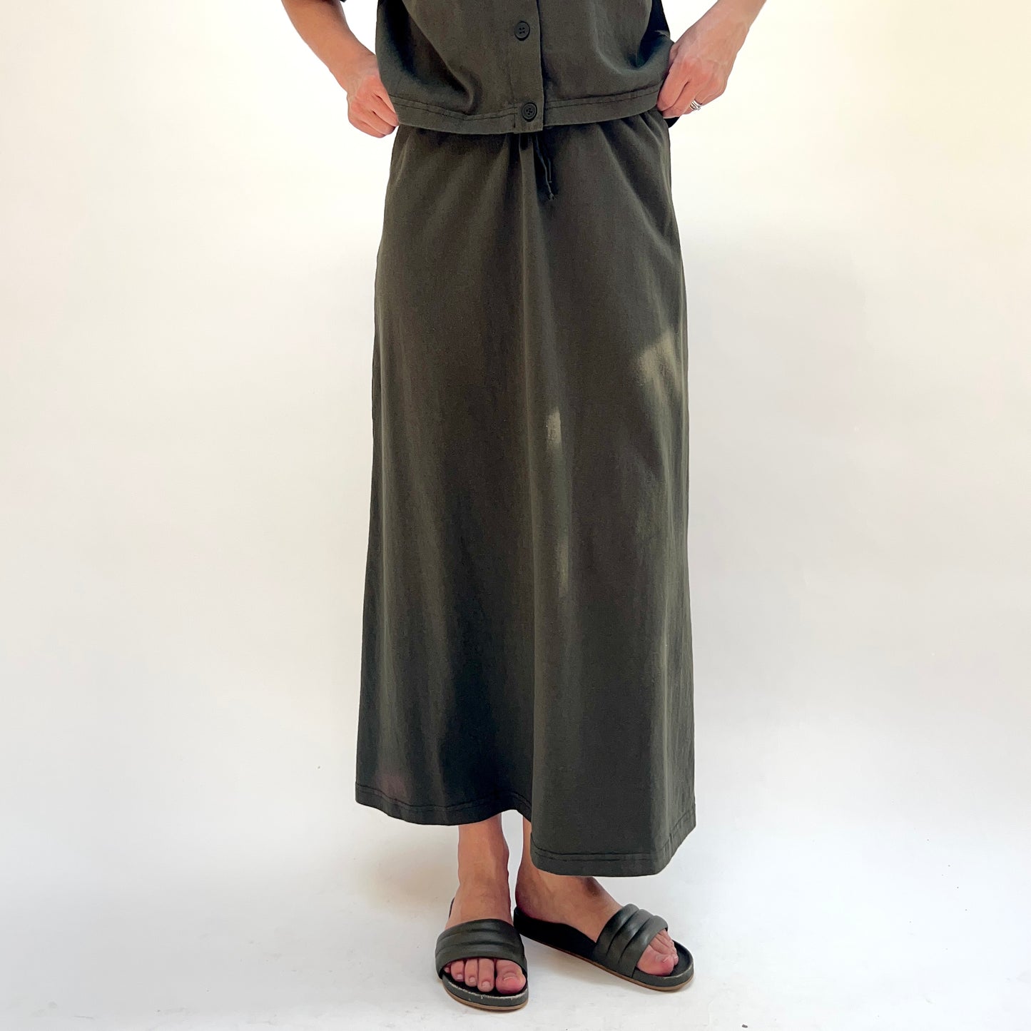 Drawstring Skirt in Peppercorn