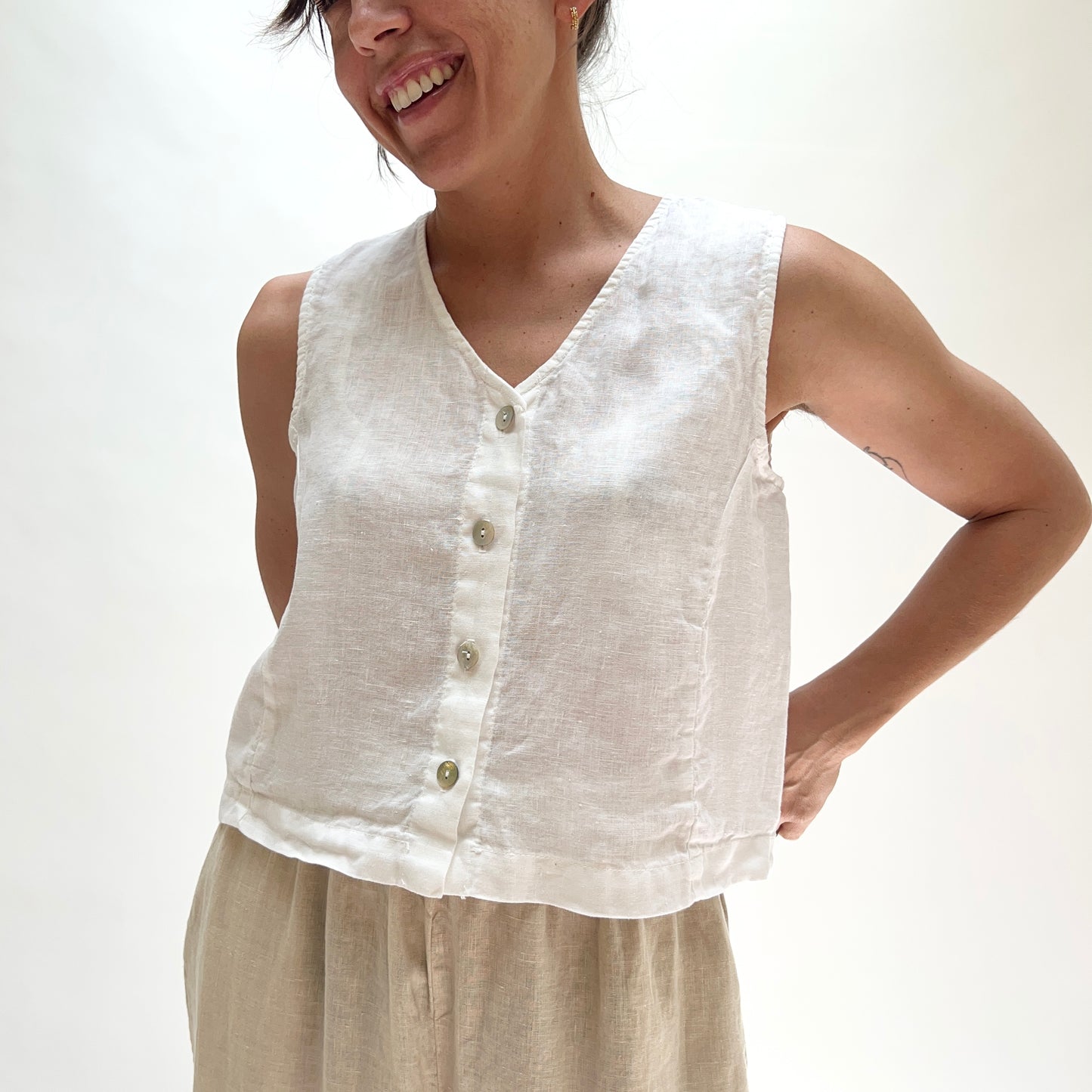 Hanky Linen Crop Vest in White
