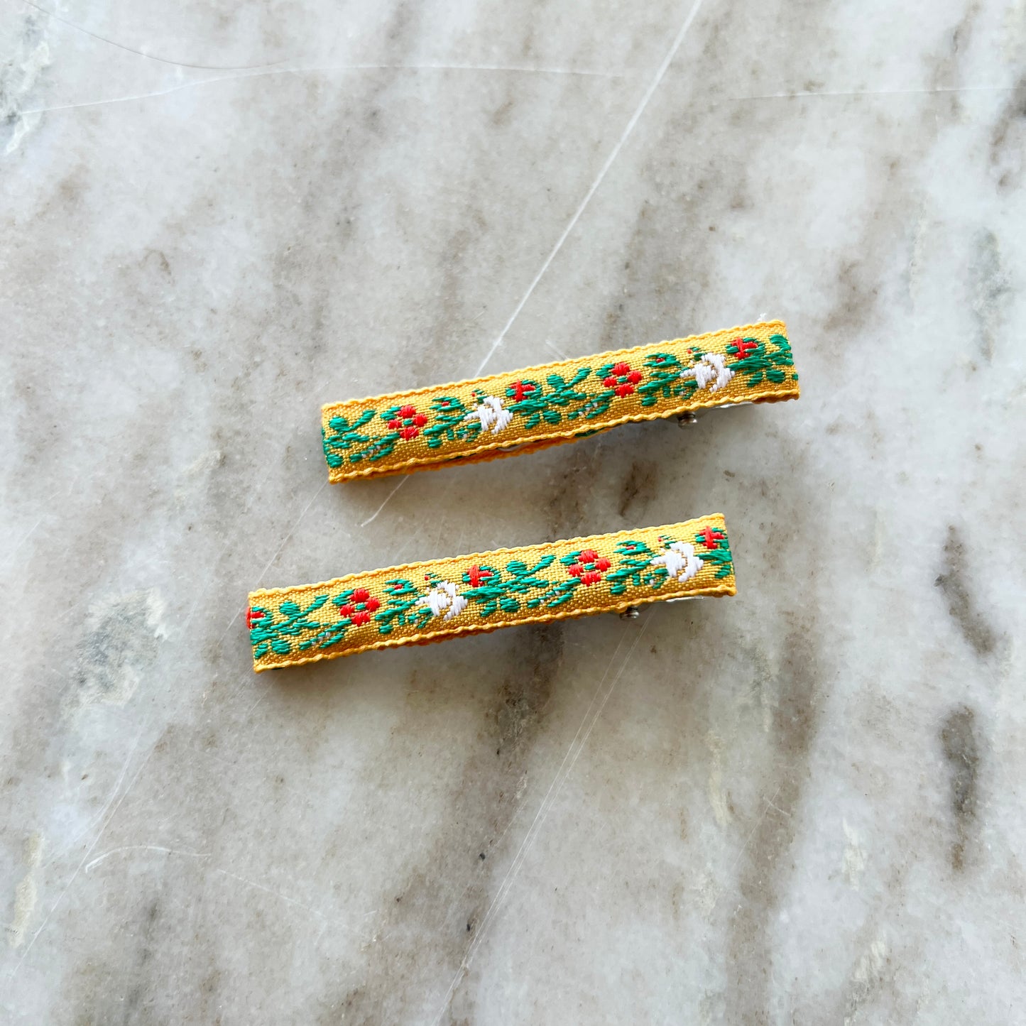 Honey Embroidered Ribbon Clip Set