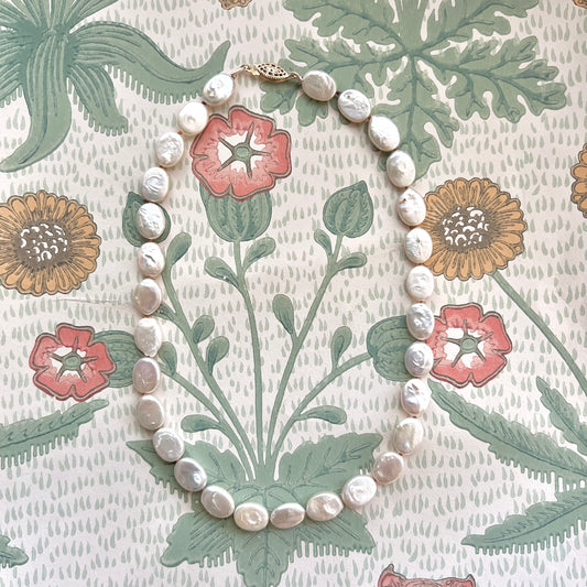 Dotter | Oval Pearl Necklace