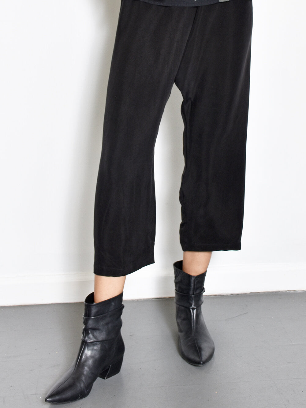 Pant in Black Cupro