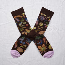 Load image into Gallery viewer, Bonne Maison | Seeds Socks in Dark Brown

