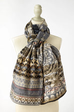 Load image into Gallery viewer, Létol | Anoushka Scarf in Noir
