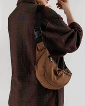 Load image into Gallery viewer, Baggu | Crescent Fanny Pack in Brown
