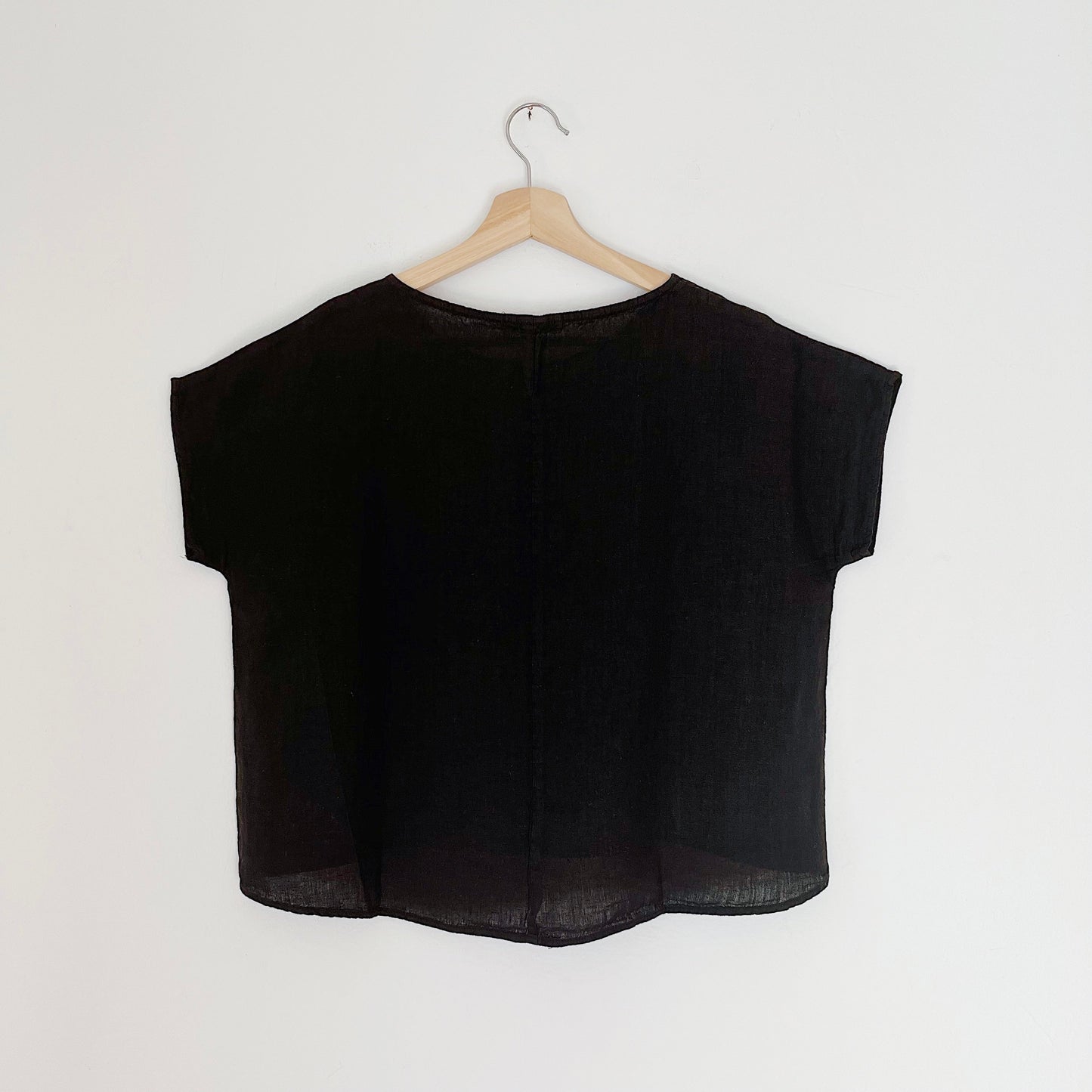 High Low Linen Tee in Black