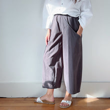 Load image into Gallery viewer, Eleven Stitch | One Pocket Pant in Black Pearl
