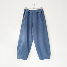 Load image into Gallery viewer, Kleen | Crop Lantern Pant in Marine
