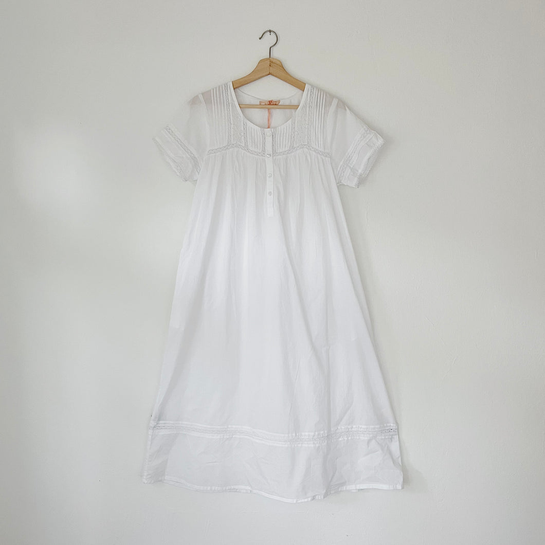 Short Sleeve Lace Embroidered Nightgown