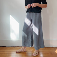 Load image into Gallery viewer, Cut Loose | Wide Leg Linen Cropped Pant in Cobblestone
