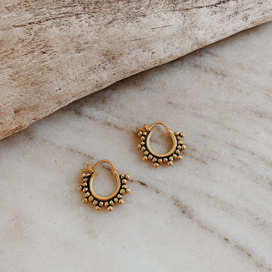 Tiny Granulated Hoops with Clover Granulation