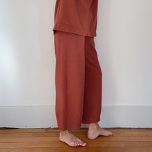 Load image into Gallery viewer, Cut Loose | Double Cotton Cropped Pucker Pant in Cognac
