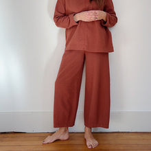 Load image into Gallery viewer, Cut Loose | Double Cotton Cropped Pucker Pant in Cognac
