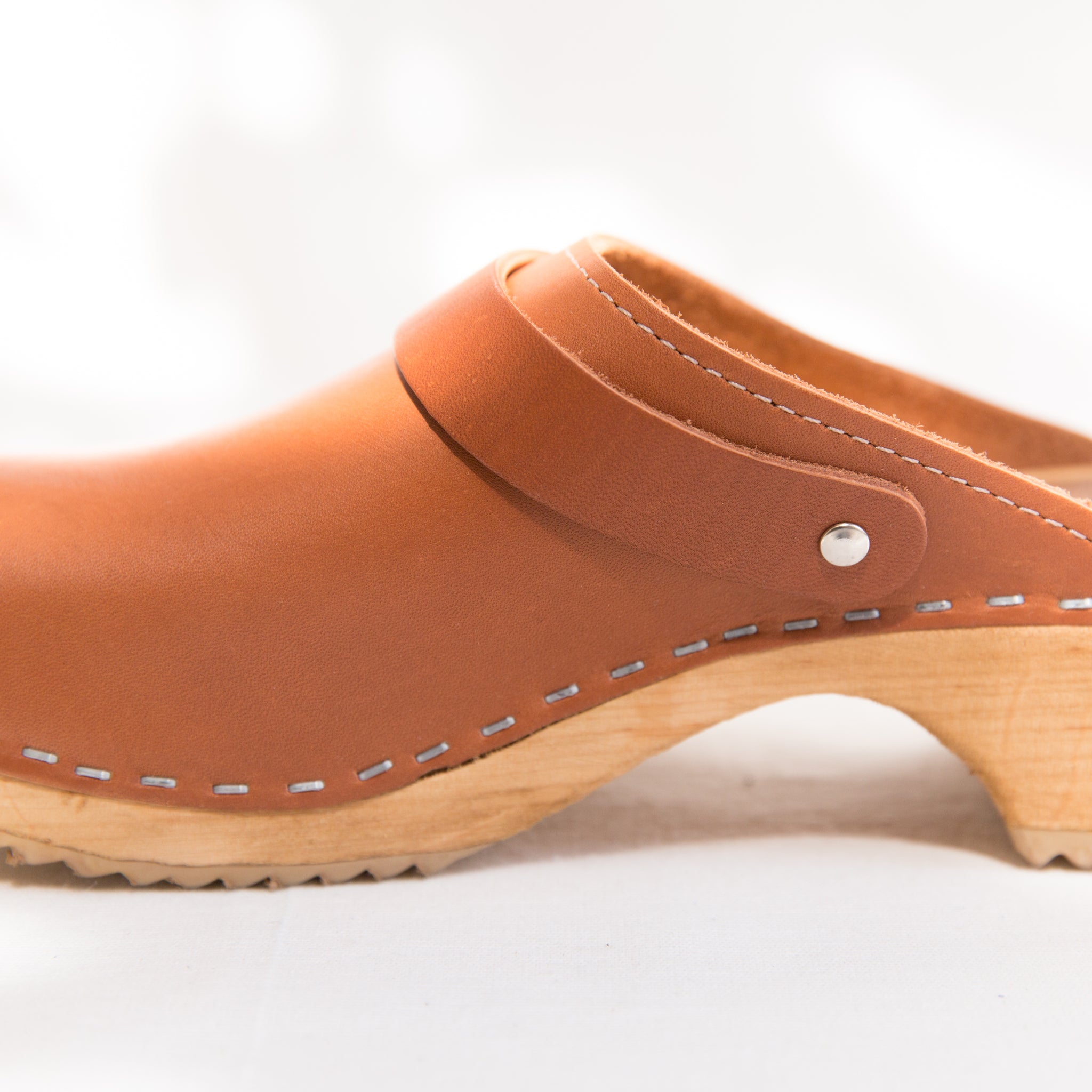 Alma Clogs - Luggage – Foxglove Berkeley