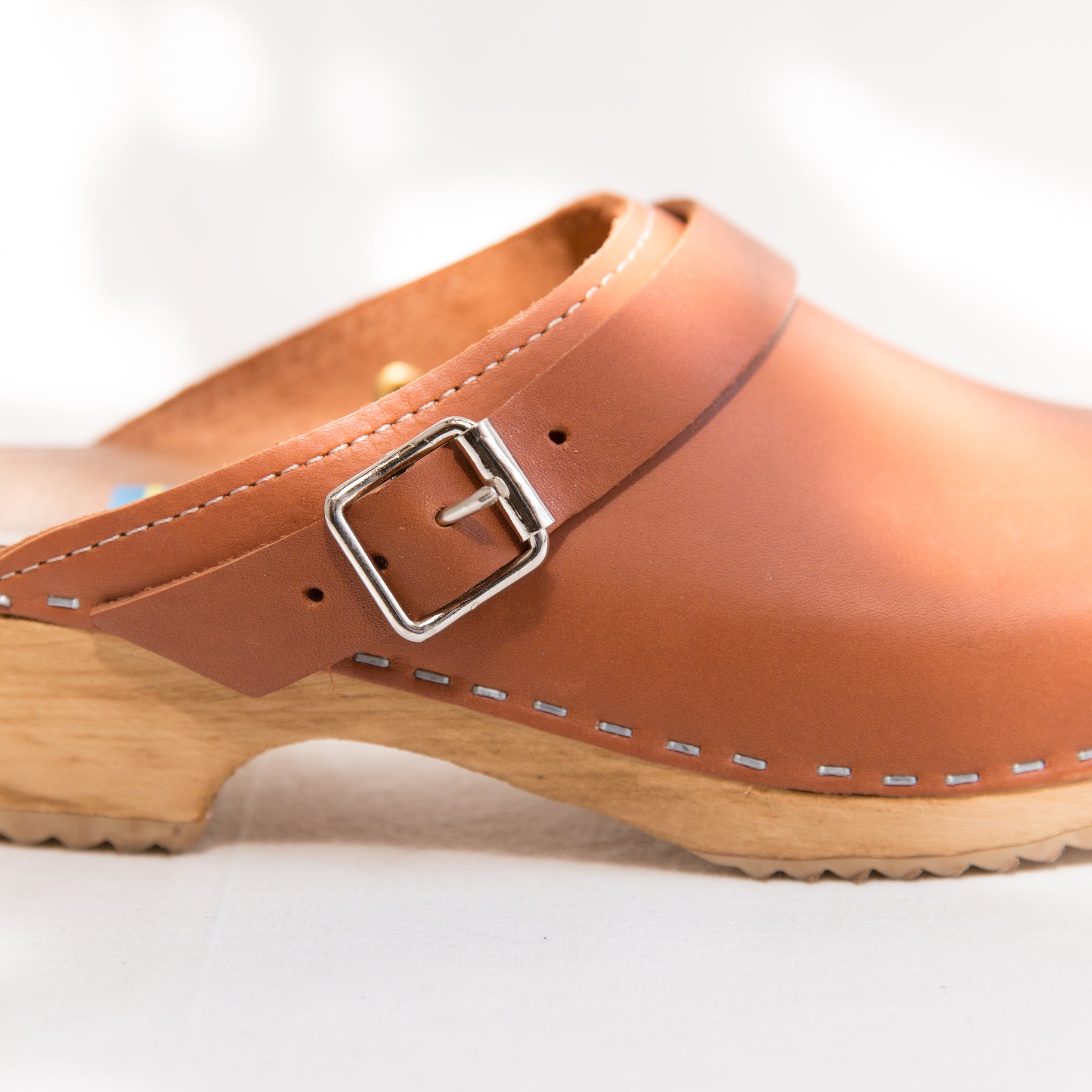 Alma Clogs - Luggage – Foxglove Berkeley